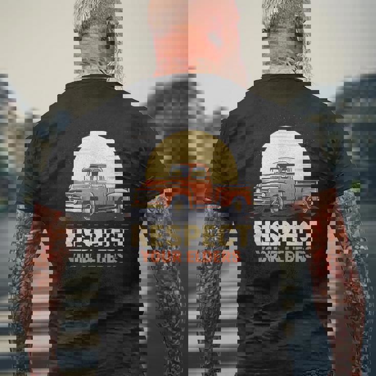 トラック ヴィンテージ オールド クラシック 学校 アメリカン ピックアップ レトロ ファーム メンズTシャツ バックプリント 高齢者への贈り物