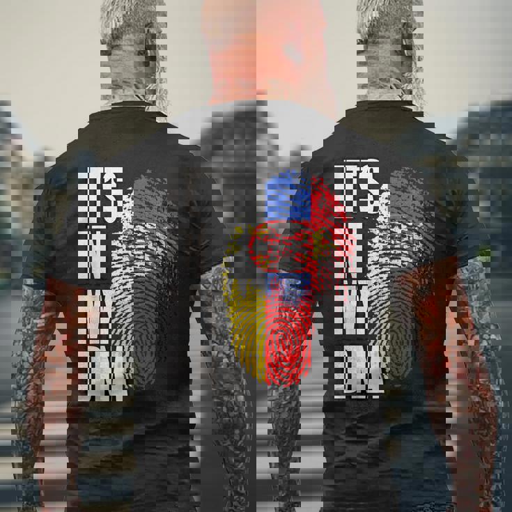 ドイツとセルビアのdna遺産フラグ メンズTシャツ バックプリント 高齢者への贈り物