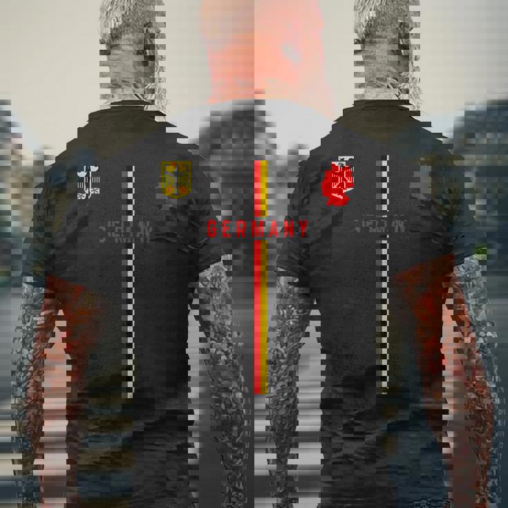 ドイツ国旗、ドイツのシルエットマップ、紋章 メンズTシャツ バックプリント 高齢者への贈り物