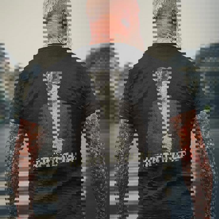 ドイツ首相オラフ・ショルツ ブラックアイパッチ 連邦議会 メンズTシャツ バックプリント 高齢者への贈り物