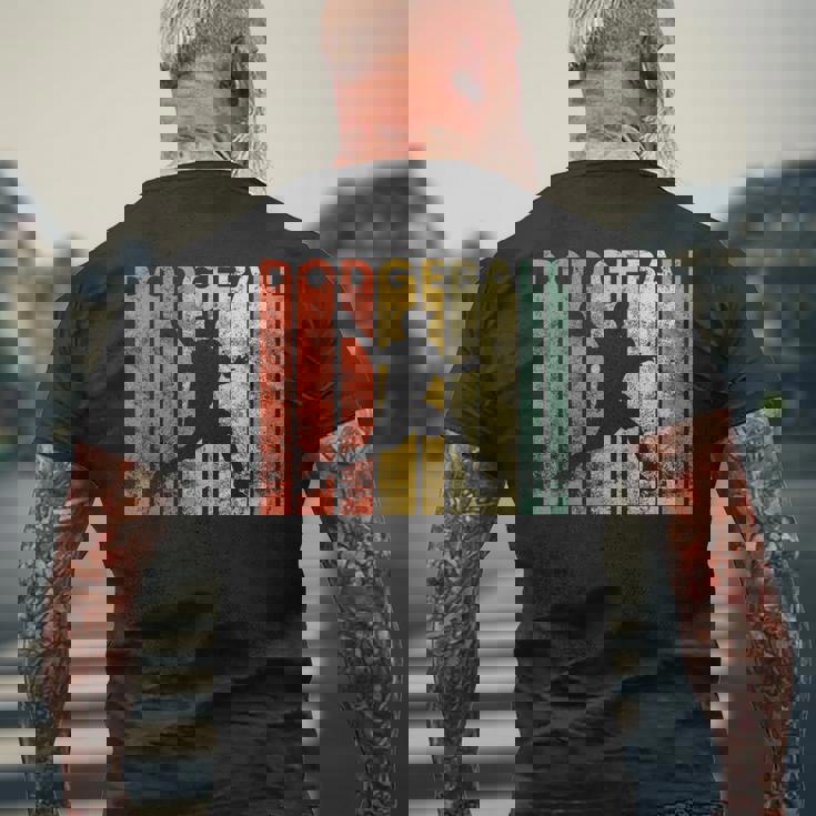 ドッジボール選手 レトロ ドッジボール ギフト メンズTシャツ バックプリント 高齢者への贈り物