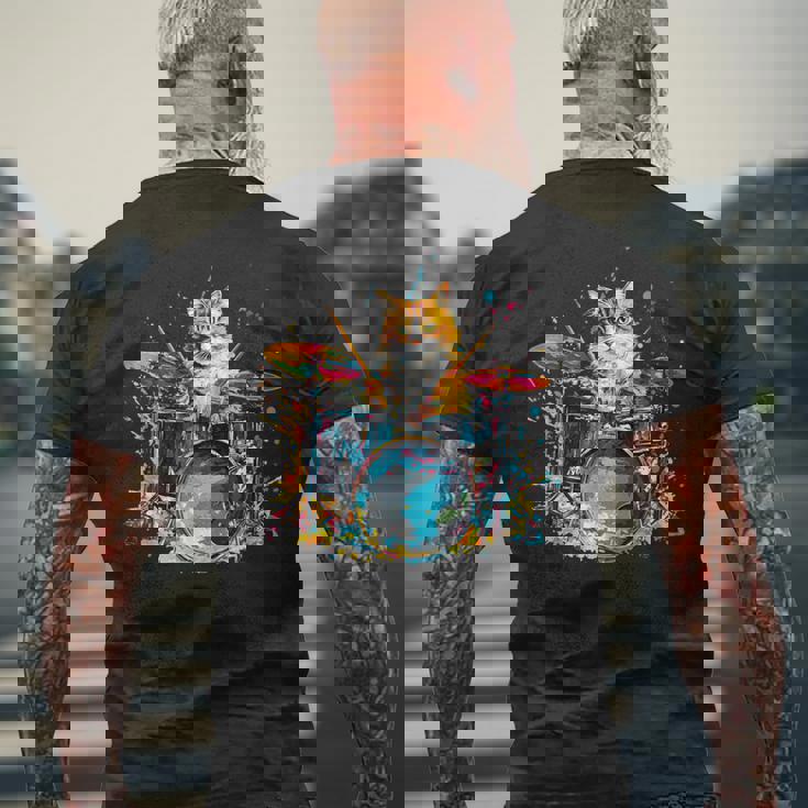 ドラマーの猫猫とドラム メンズTシャツ バックプリント 高齢者への贈り物