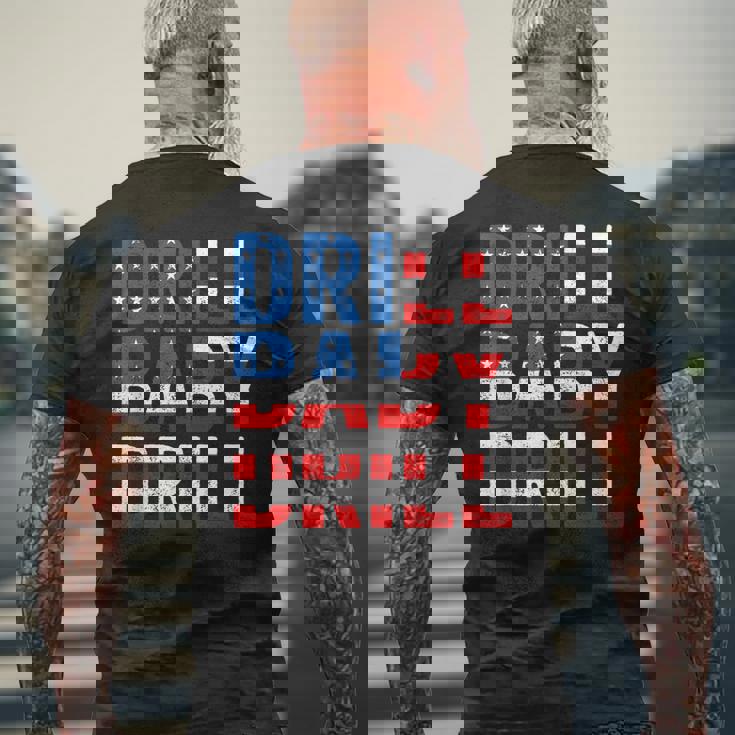 ドリル ベビー ドリル トランプ 2024 マーチ ドリル ベビードリル メンズTシャツ バックプリント 高齢者への贈り物