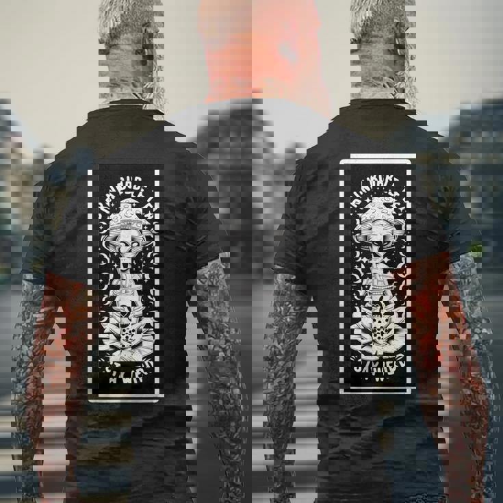 ドリンクタピオカティーステイウィアードエイリアン メンズTシャツ バックプリント 高齢者への贈り物