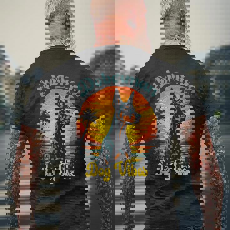 ドーベルマン 犬の飼い主 私が叶えるドーベルマン メンズTシャツ バックプリント 高齢者への贈り物