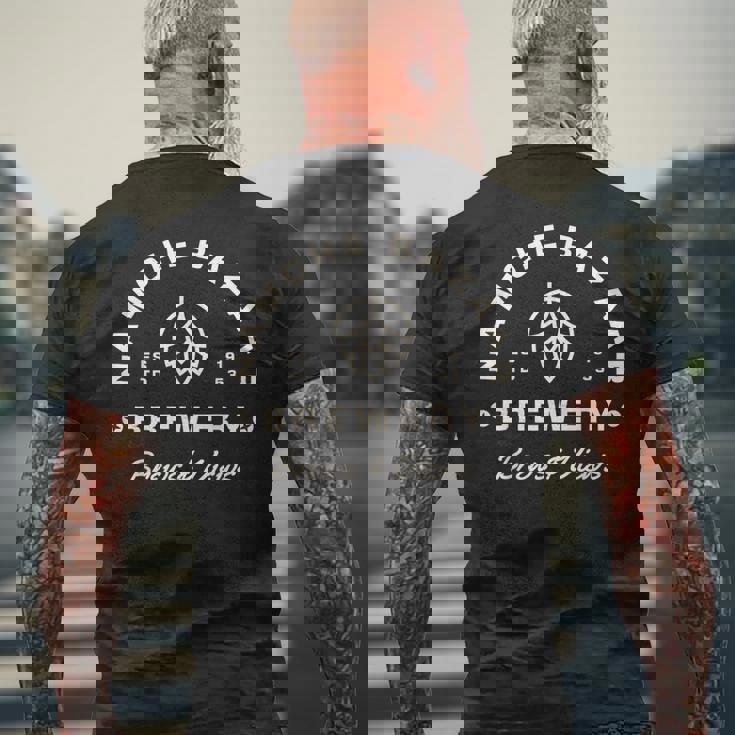 ナムチェバザール醸造所 ネパール ビール醸造所と展望 登山 メンズTシャツ バックプリント 高齢者への贈り物