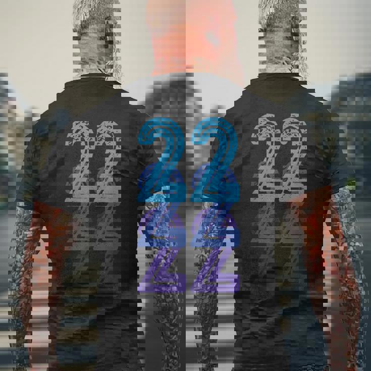 ナンバー22 ブルー ベスト クラシック カレッジスタイル 誕生日 面白い メンズTシャツ バックプリント 高齢者への贈り物