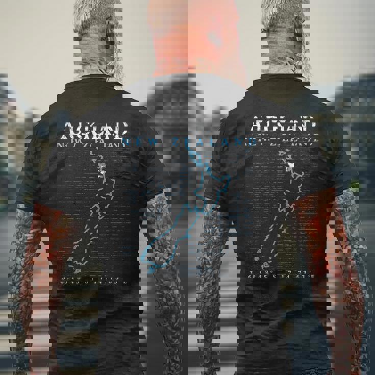 ニュージーランド オークランド メンズTシャツ バックプリント 高齢者への贈り物