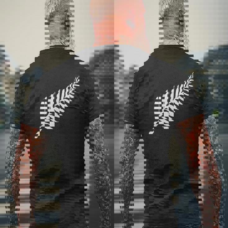 ニュージーランド シルバー シダ キウイ プライド メンズTシャツ バックプリント 高齢者への贈り物