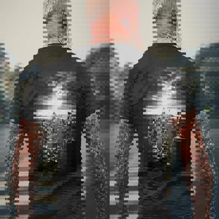 ニューヨーク市写真撮影 白黒写真 メンズTシャツ バックプリント 高齢者への贈り物