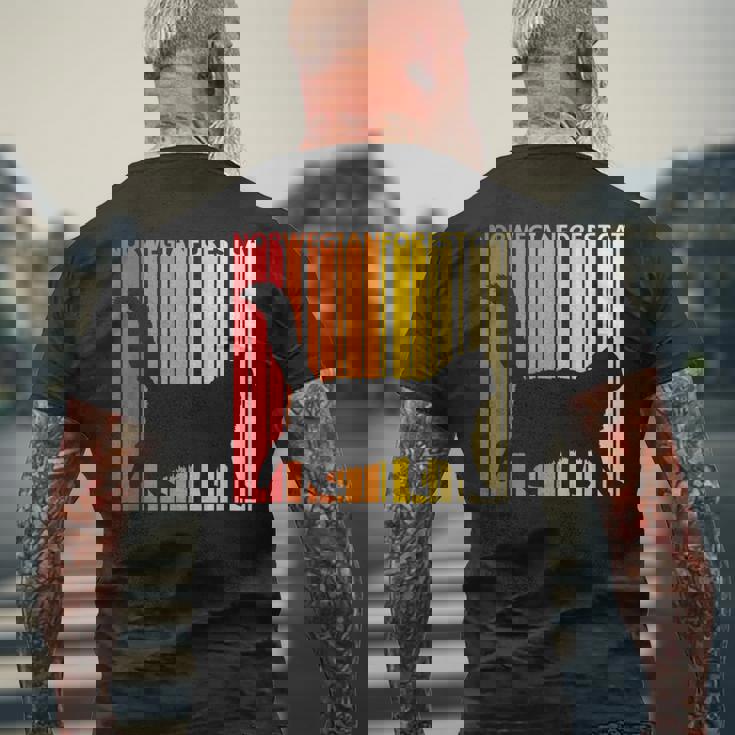 ノルウェージャンフォレストキャット 猫の所有者の贈り物 メンズTシャツ バックプリント 高齢者への贈り物