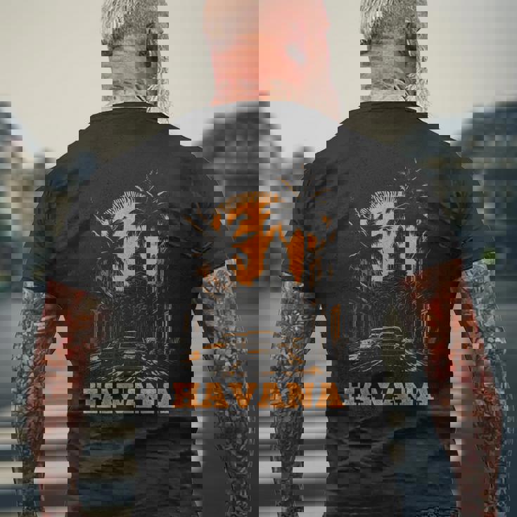 ハバナ キューバ レトロ キューバ プライド ヴィンテージ 70 年代 80 年代のスタイル メンズTシャツ バックプリント 高齢者への贈り物