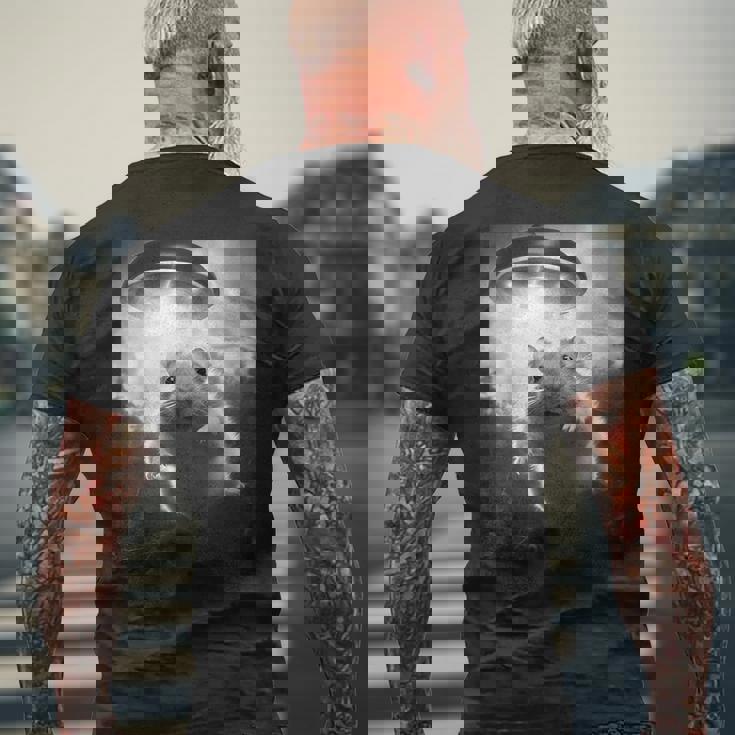 ハムスターを追うufo、クレイジーな動物、面白いハムスター メンズTシャツ バックプリント 高齢者への贈り物