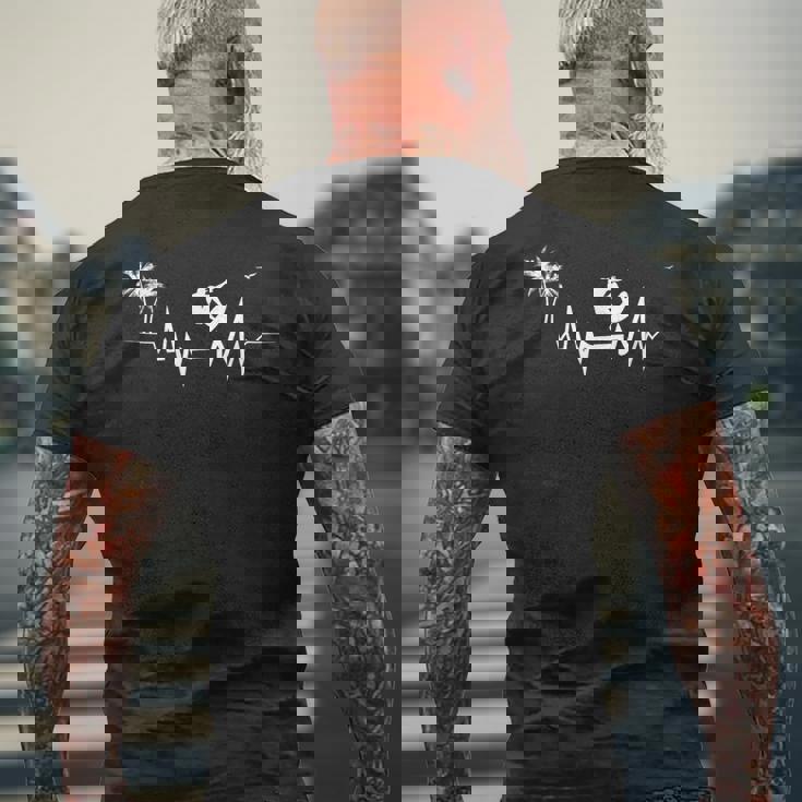 ハワイサーファーのためのサーフハートビートクールウェーブ メンズTシャツ バックプリント 高齢者への贈り物