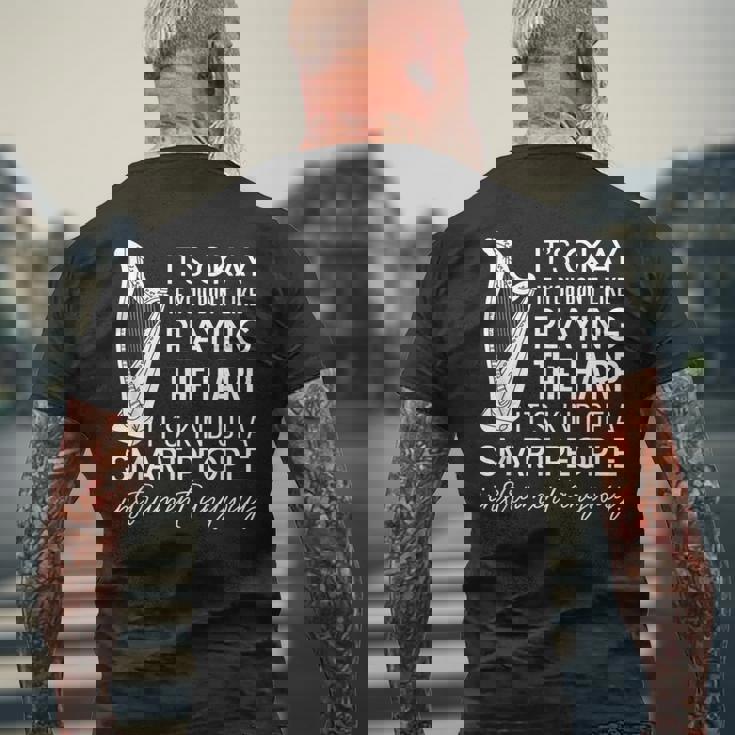 ハープを弾くのが嫌いなら大丈夫 メンズTシャツ バックプリント 高齢者への贈り物