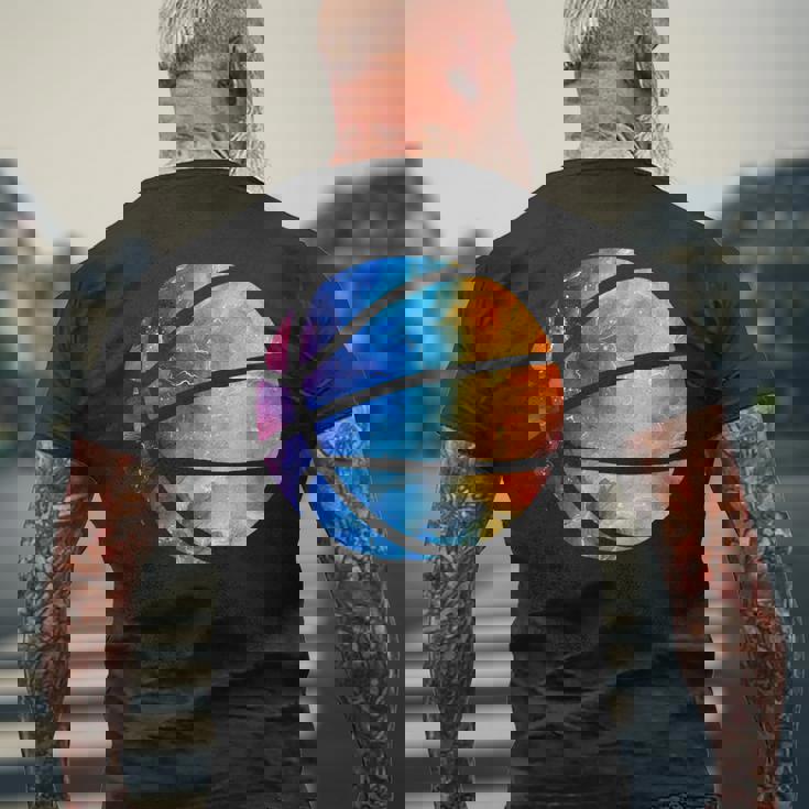 バスケットボールのシルエットカラフルな水彩画 メンズTシャツ バックプリント 高齢者への贈り物