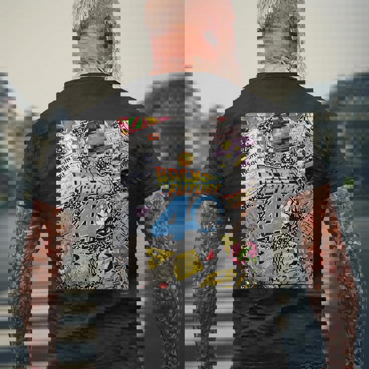 バック・トゥ・ザ・フューチャー 40周年記念ステッカー コラージュ メンズTシャツ バックプリント 高齢者への贈り物