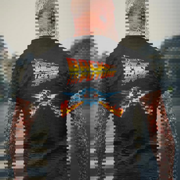 バック・トゥ・ザ・フューチャー デロリアンとロゴ メンズTシャツ バックプリント 高齢者への贈り物