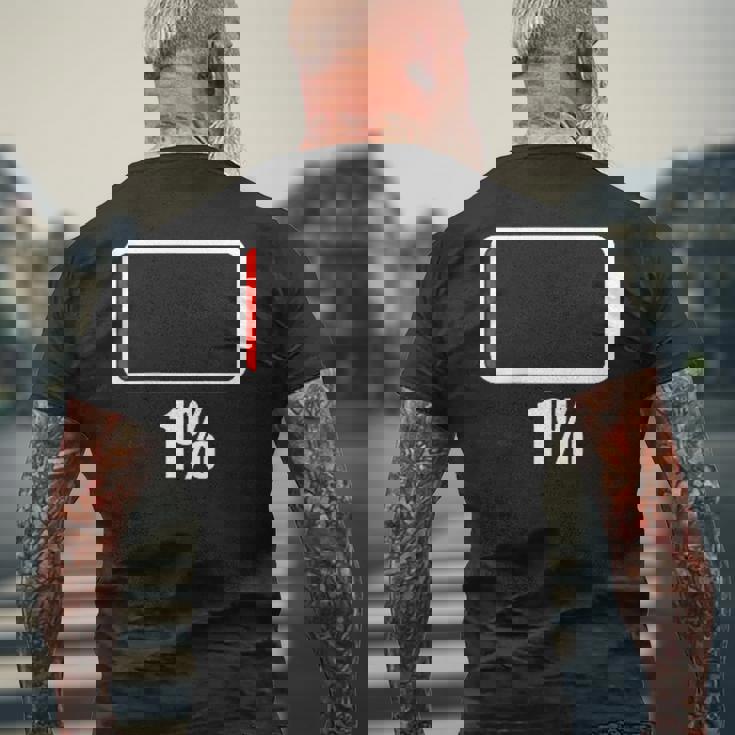 バッテリー1シャツ。バッテリーハート。充電済みバッテリーは空です。 メンズTシャツ バックプリント 高齢者への贈り物