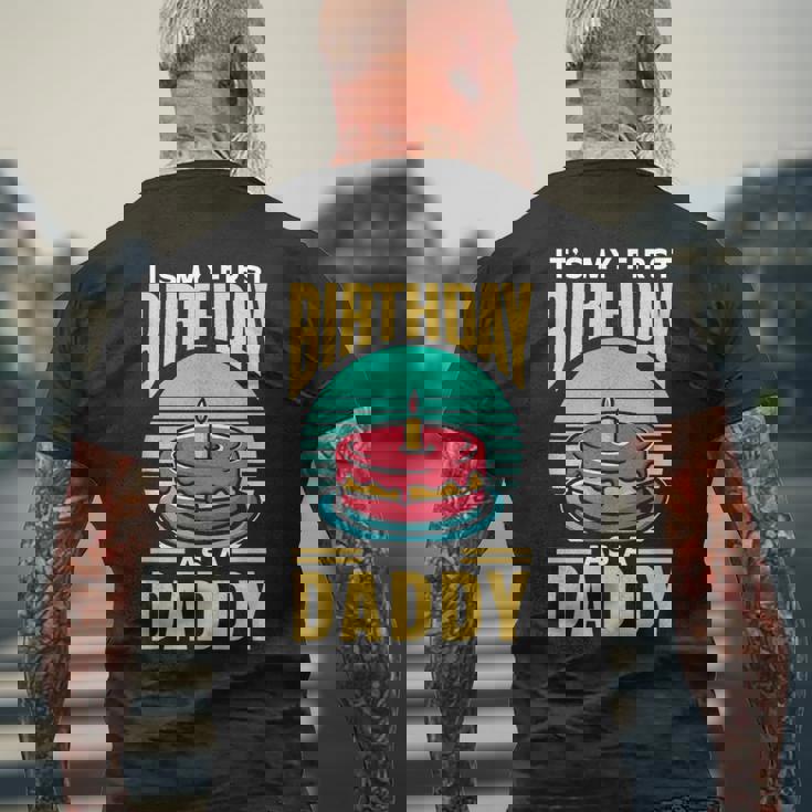 パパになって初めての誕生日 年 祝 チーム パーティー メンズTシャツ バックプリント 高齢者への贈り物