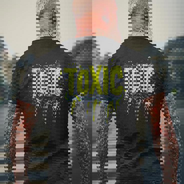 パワフルなエッジコスチュームのための大胆な有毒ステートメント。 メンズTシャツ バックプリント 高齢者への贈り物