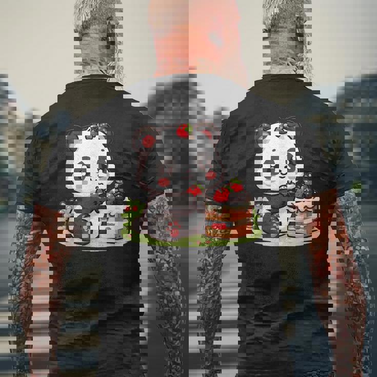 パンダを食べるストロベリーケーキ メンズTシャツ バックプリント 高齢者への贈り物