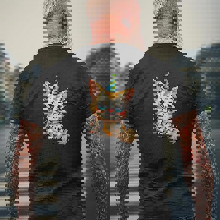 パーティー 猫 ドリンク 飲んだ 酔った プッシー キティ 猫 お祝い ブーー メンズTシャツ バックプリント 高齢者への贈り物