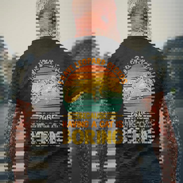 ヒョウモントカゲモドキ 爬虫類 小さな恐竜を飼っています メンズTシャツ バックプリント 高齢者への贈り物