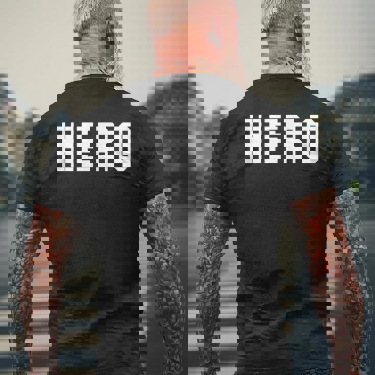 ヒーローという言葉 メンズTシャツ バックプリント 高齢者への贈り物