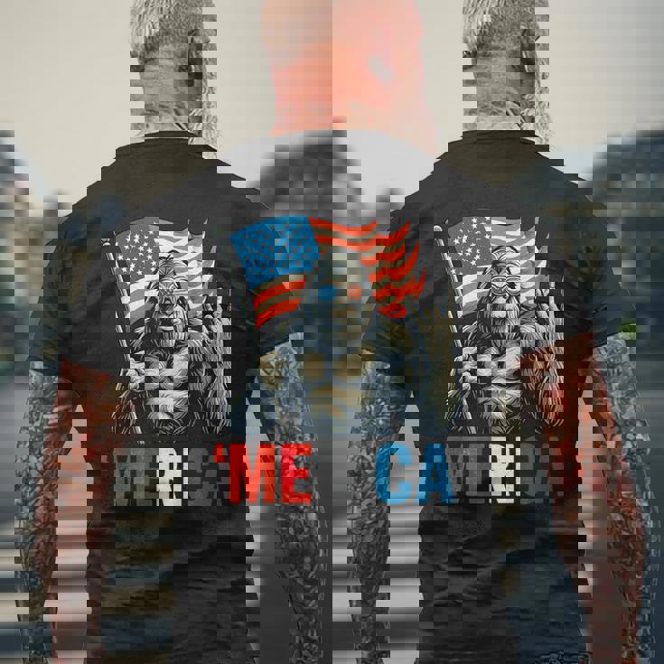 ビッグフット メリカ ロック アメリカ国旗 愛国的 7月4日 メンズTシャツ バックプリント 高齢者への贈り物