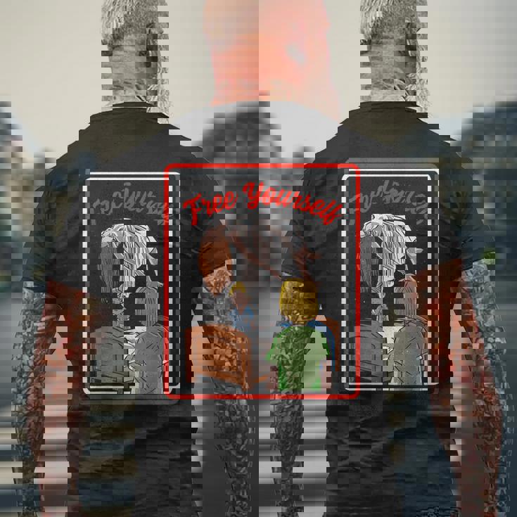 ビンテージ ホラー、取り憑かれた悪魔から解放される メンズTシャツ バックプリント 高齢者への贈り物