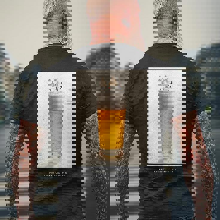 ビール冷え切ってます メンズTシャツ バックプリント 高齢者への贈り物