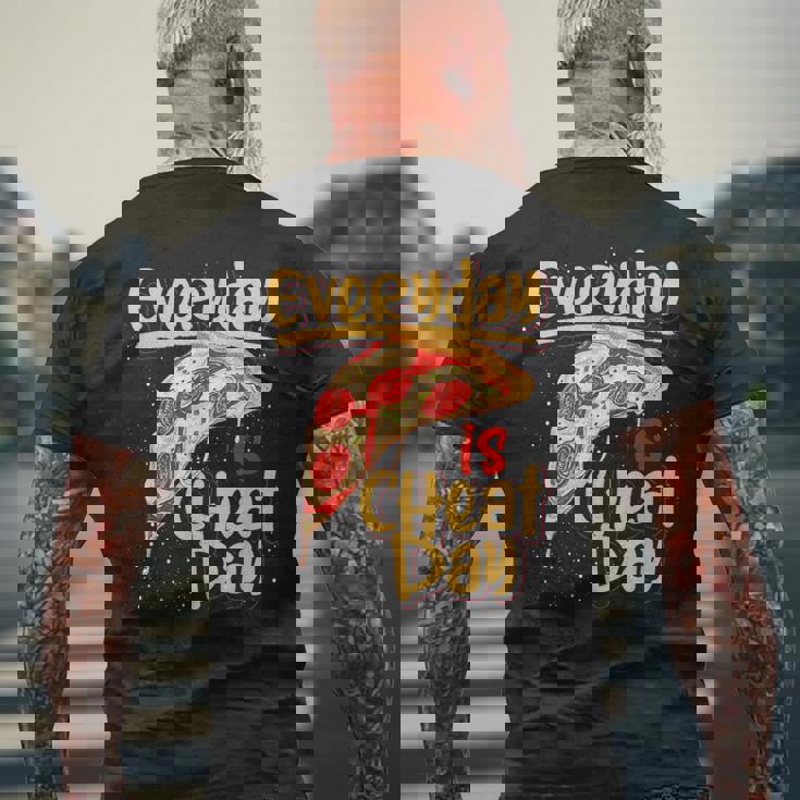 ピザ 美味しい食べ物 恋人 炭酸 不健康なダイエット チートデー メンズTシャツ バックプリント 高齢者への贈り物