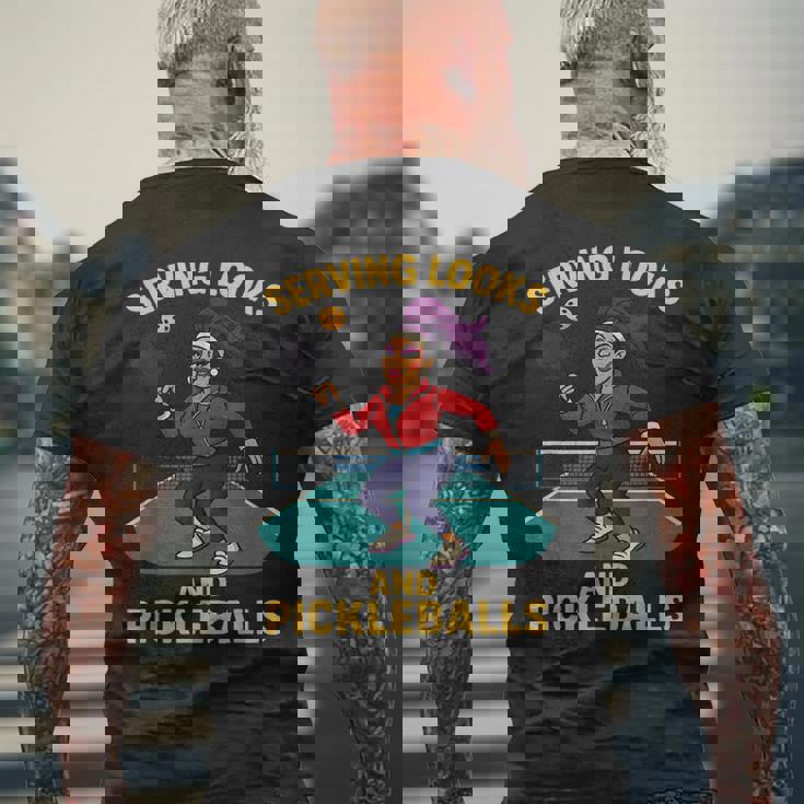 ピックルボールドラッグコート歌姫デザイン。 メンズTシャツ バックプリント 高齢者への贈り物