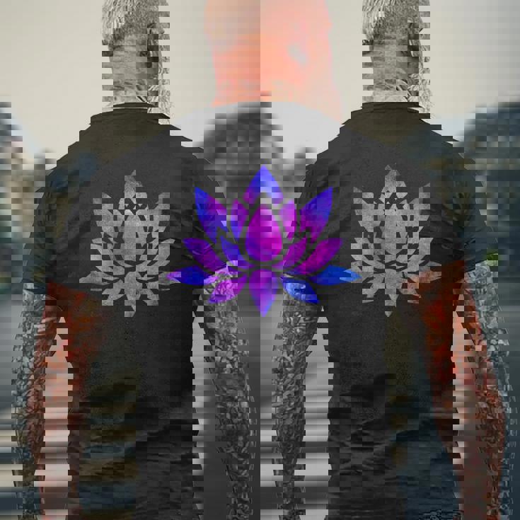 ピンクと紫の蓮の花 メンズTシャツ バックプリント 高齢者への贈り物