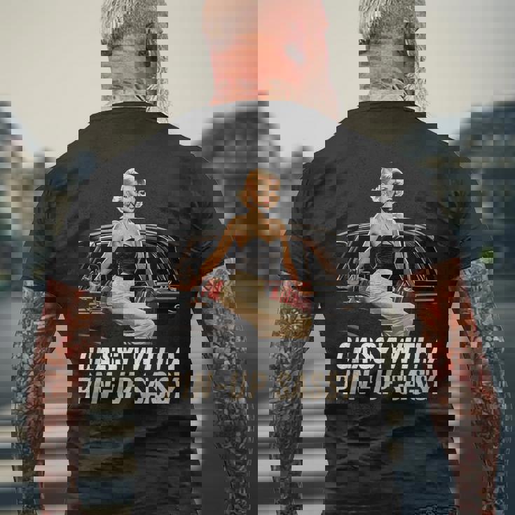 ピンナップガール クラシック オールドカー クラッシー ピンナップ生意気付き メンズTシャツ バックプリント 高齢者への贈り物