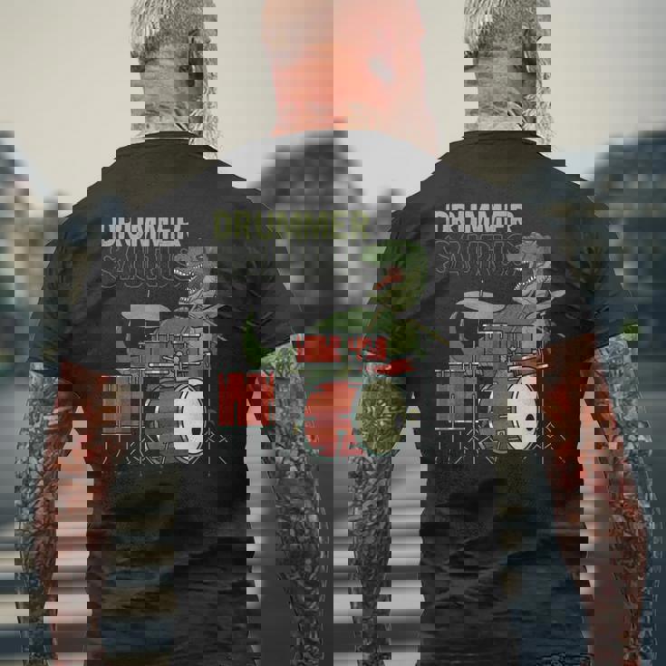 ファニー ドラマーサウルスレックス 恐竜ドラマー ギフト 恐竜ドラム メンズTシャツ バックプリント 高齢者への贈り物