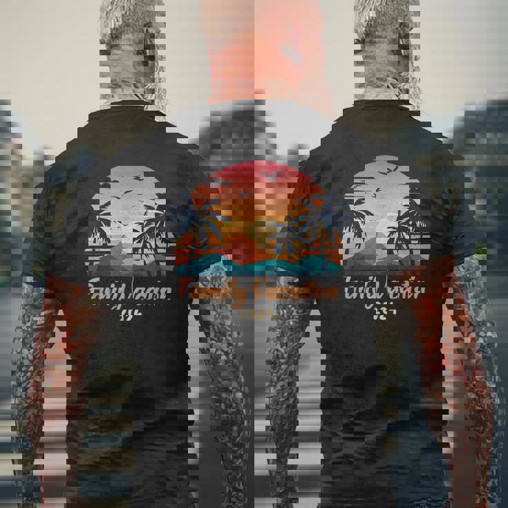 ファミリーバケーション 2024 家族同窓会 サマービーチ お揃い メンズTシャツ バックプリント 高齢者への贈り物