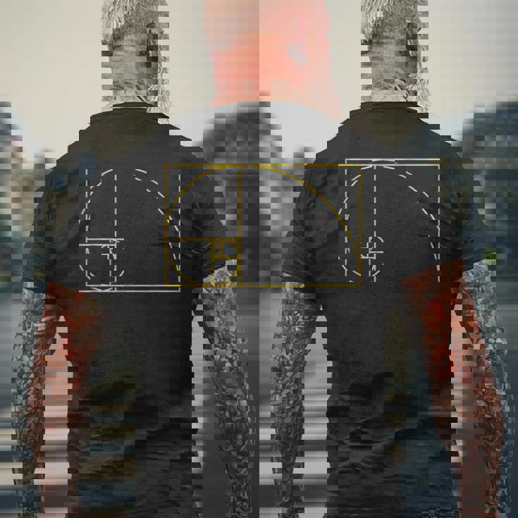 フィボナッチシーケンスゴールデンカットルールフィボナンバー。 メンズTシャツ バックプリント 高齢者への贈り物