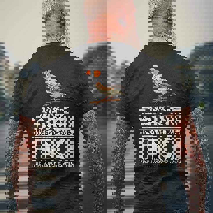 フィンチになれない限り、自分らしくいてください 面白いキンカチョウ メンズTシャツ バックプリント 高齢者への贈り物