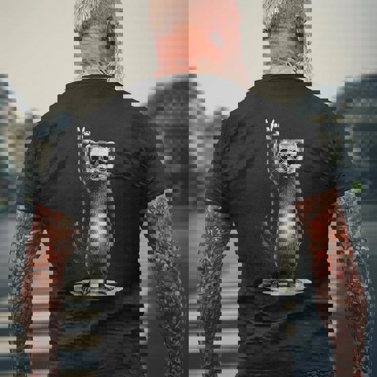 フェレット ロックミュージック レトロ ヴィンテージ ペット愛好家 メンズTシャツ バックプリント 高齢者への贈り物