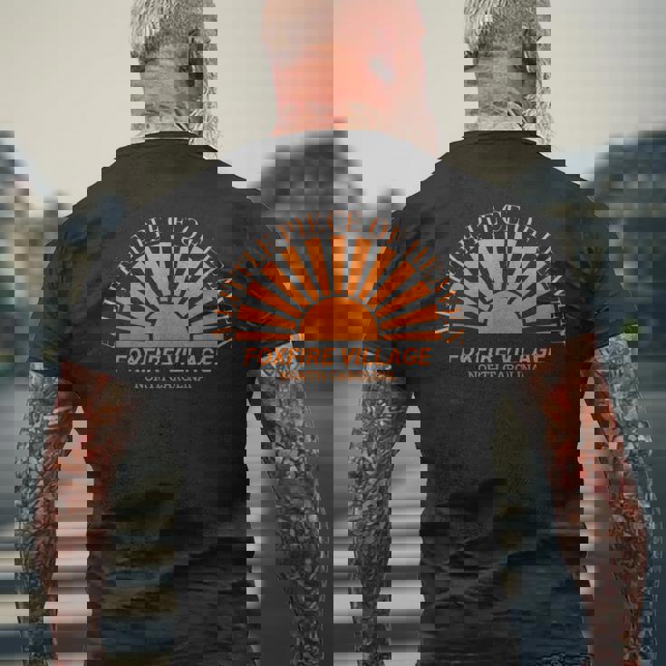 フォックスファイアービレッジノースカロライナアリトルピースオブヘブン メンズTシャツ バックプリント 高齢者への贈り物