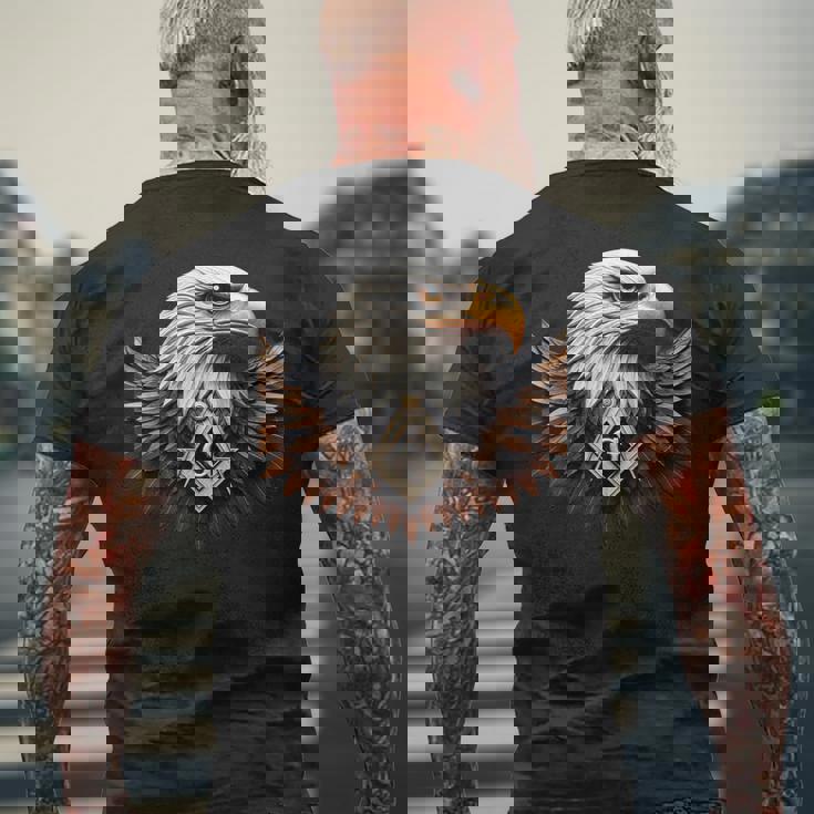 フリーメイソンs&C「知恵を持ったワシ」のシンボル。 メンズTシャツ バックプリント 高齢者への贈り物