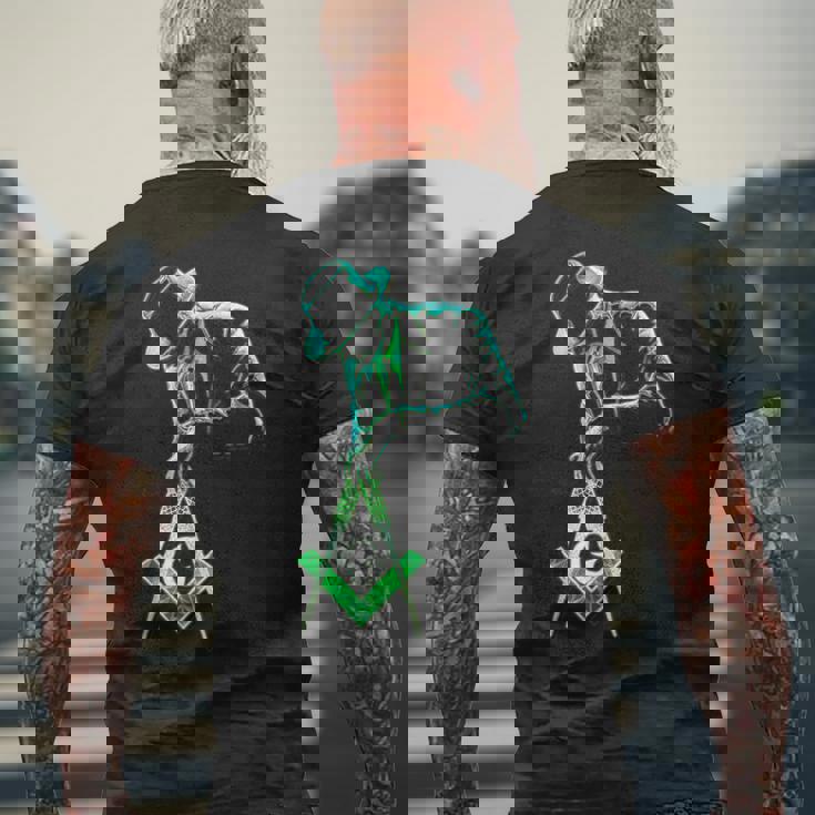 フリーメイソンをテーマにしたフリーメイソンがツールを運びます」S&C メンズTシャツ バックプリント 高齢者への贈り物