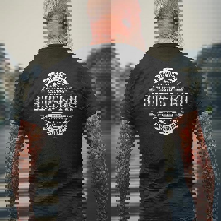 ブルース ハーモニカ ヴィンテージ オールドスクール レトロ ブルース ハープ レジェンド メンズTシャツ バックプリント 高齢者への贈り物