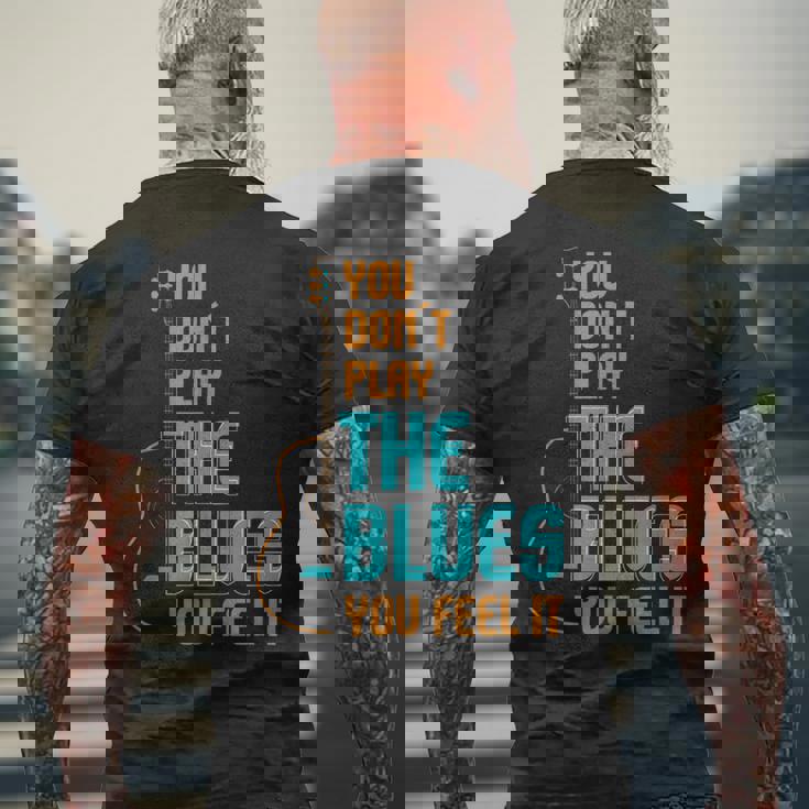 ブルース音楽 I 音楽バンド I ギター講師 ブルース メンズTシャツ バックプリント 高齢者への贈り物