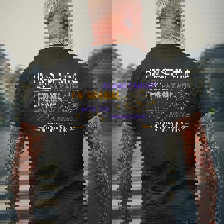 プラネタリウムに入らせてください、私は普通のミームです メンズTシャツ バックプリント 高齢者への贈り物