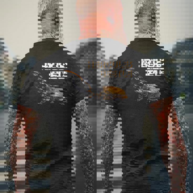 ヘラクレスカブトムシの写真 メンズTシャツ バックプリント 高齢者への贈り物