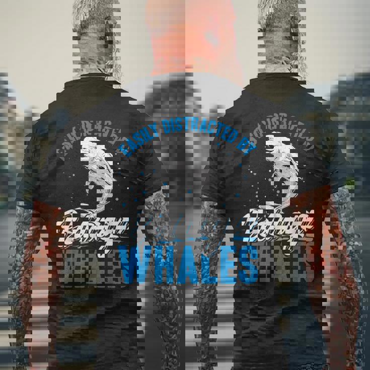 ベルーガクジラに簡単に気を取られる面白いシロイルカ動物。 メンズTシャツ バックプリント 高齢者への贈り物