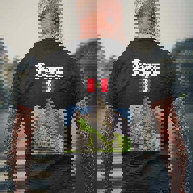 ペルー お土産 インカ マチュピチュ ペルー国旗 アンデス山脈 メンズTシャツ バックプリント 高齢者への贈り物